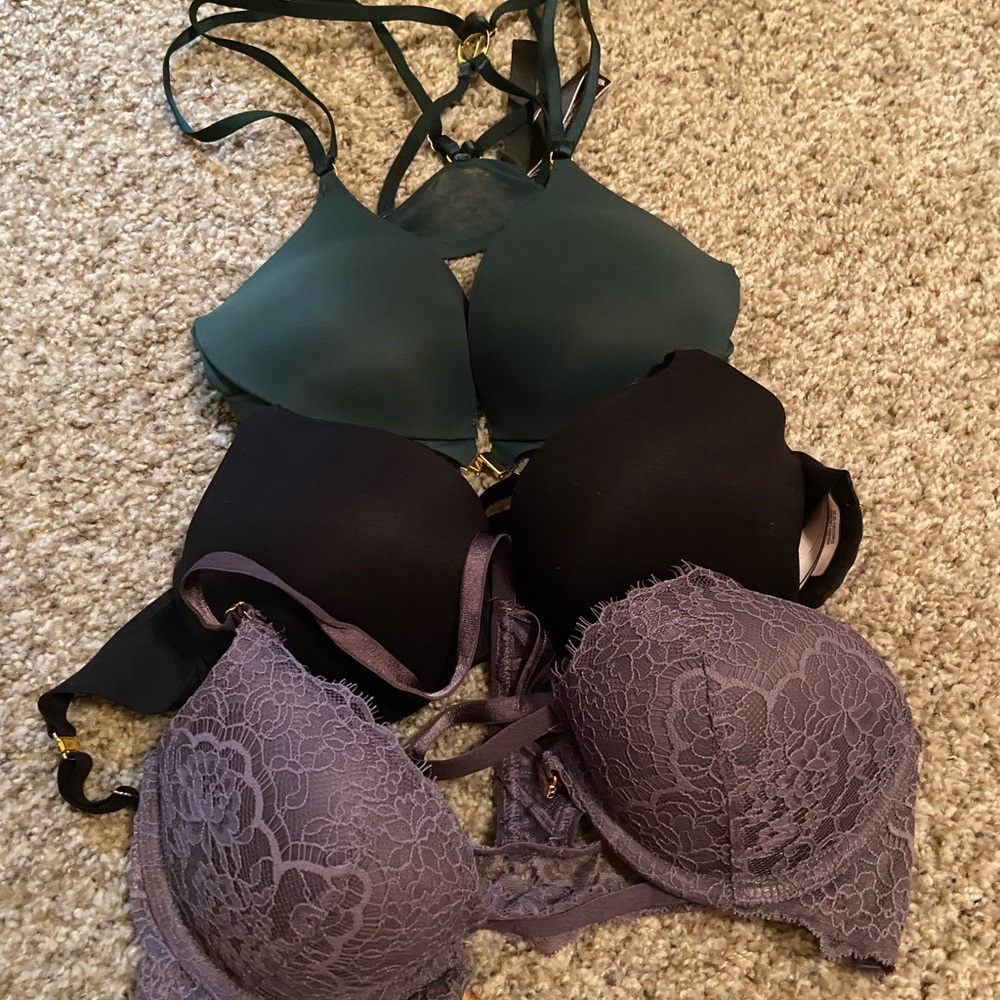 Victoria’s Secret bras size 32C